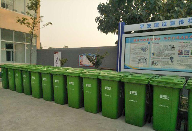 河南鄉(xiāng)村批量投放戶(hù)外垃圾桶改善鄉(xiāng)村環(huán)境